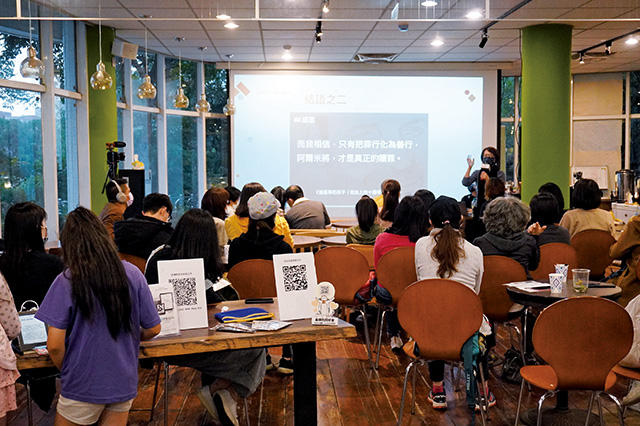 清華大學「水木書苑」咖啡廳舉辦演講活動。謝平平攝影