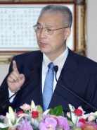 吳敦義院長上任第一天接受媒體專訪，即提出「庶民經濟指標」的主張。