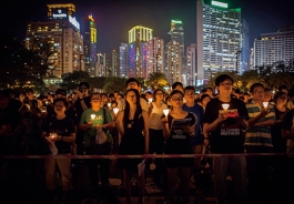 今年有18萬香港市民出席六四燭光集會，大約有一半是年輕人，可見香港年輕人的覺醒，而且香港的六四燭光已經「星火燎原」到中國的大地上。Getty Images